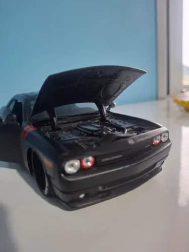 Carro Maisto Dodge chalenger