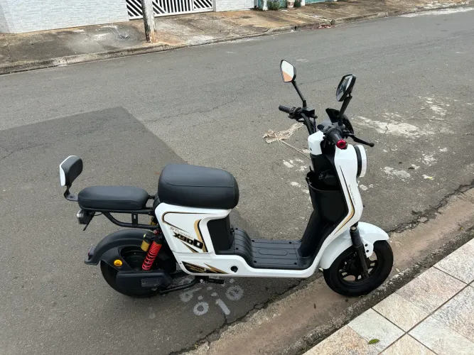 Moto Elétrica Scooter 1200w Painel Digital Potencia 60km/h