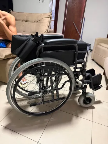Cadeira de rodas nova