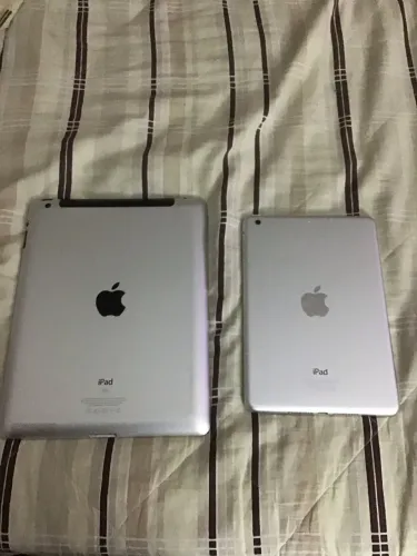 Leve 2 iPads ( iPad 3 e iPad 2 mini) para conserto ou retirada de peças 