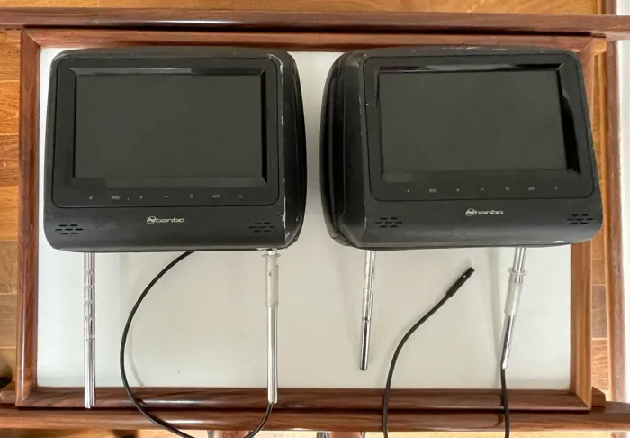 Multimídia + 2 Monitores de encosto
