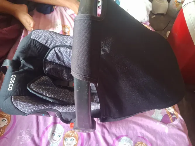 Vendo esse bebê conforto