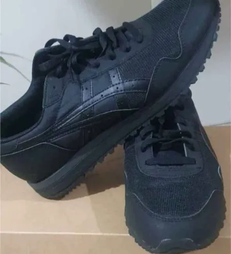 Tenis preto semi novo - tamanho 42