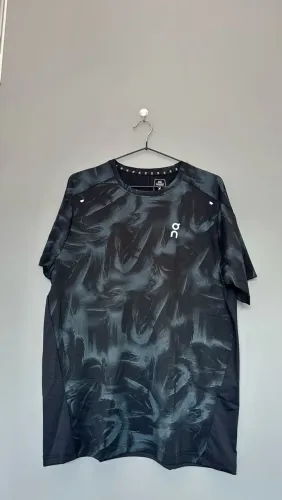 Camiseta ON Running G Preta