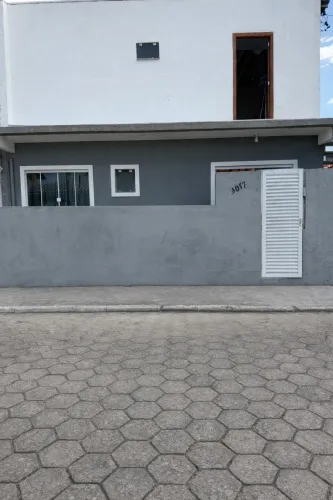 ALUGO CASA NO CARIANOS 