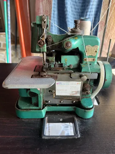 Máquina de costurar Overlok chinesinha