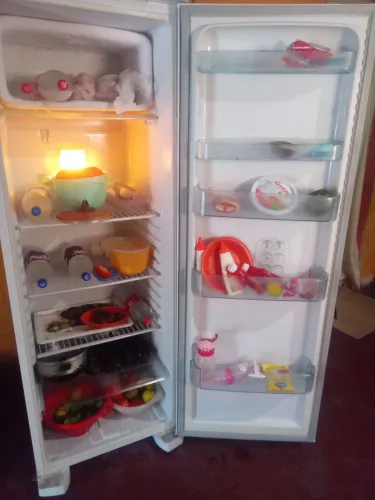 Geladeira Electrolux litros 360 muito bem conservada