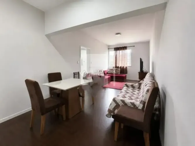 Apartamento 2 Quartos, 2 banheiros, 1 Vaga livre - Centro - Florianópolis - SC