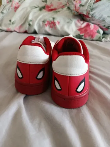 Adidas do homem aranha