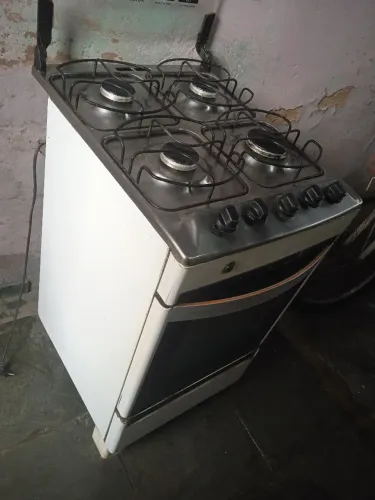 Fogão de 4 bocas funcionando tudo certinho automático