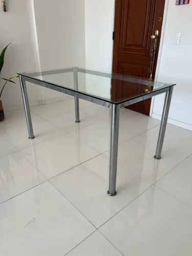 VENDO MESA ESTRUTURA FERRO E TAMPO VIDRO
