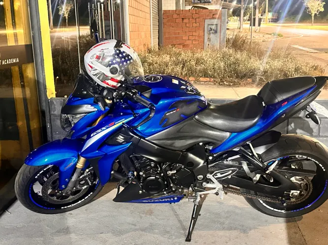 VENDE-SE MOTO GSX -S 1000
