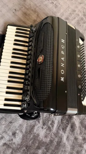 Acordeon Sanfona Monarch 120 baixos