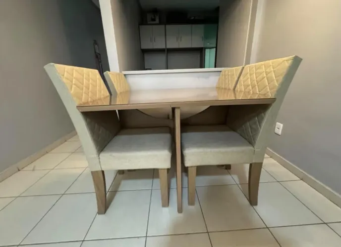 Vendo mesa de 4 lugares