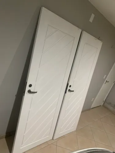 Vendo duas portas de angelim