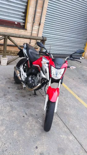 Vendo essa Titan 2022 zerada por 17,000