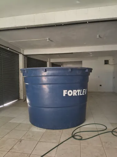 Vendo caixa d'água de 5.000 litros 