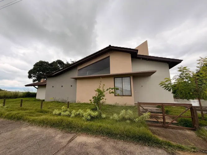 OPORTUNIDADE NO CONDOMÍNIO LAGOS - 982 m² de Terreno e Lazer Total!