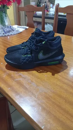 Vendo Tênis Lebron Witness VIII Novo