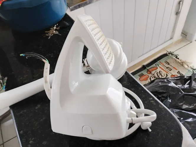 02 chuveiro elétrico em ótimo estado de uso 