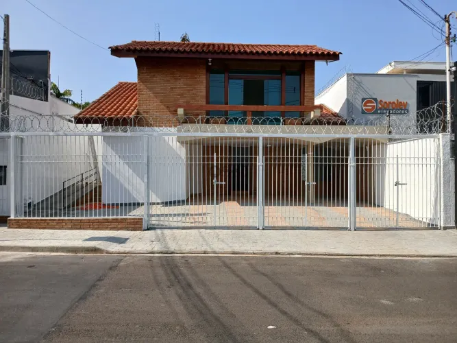 Casa para Locação no Centro de Sorocaba-SP: 3 Quartos, 1 Suíte, 3 Salas, 4 Banheiros, 7 Va