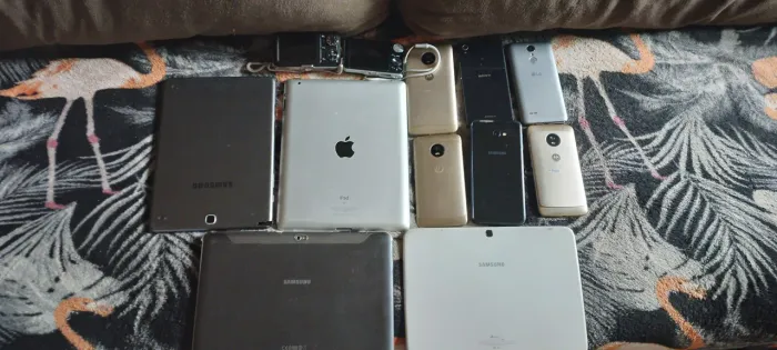 Lote de eletrônicos sem testes