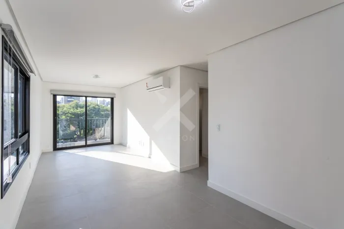 Apartamento de 2 dormitórios para locação no bairro Petrópolis