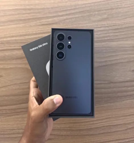 *Galaxy S26 Ultra 5G*  12/256GB Seminovo  Caixa e carregador, marcas de uso  