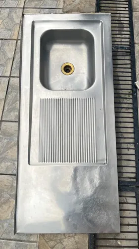 Pia inox com base no concreto 