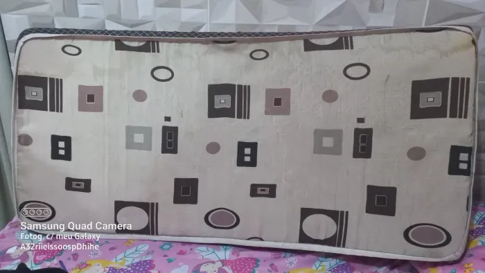 Vendo colchão para cama de criança R$60,00.