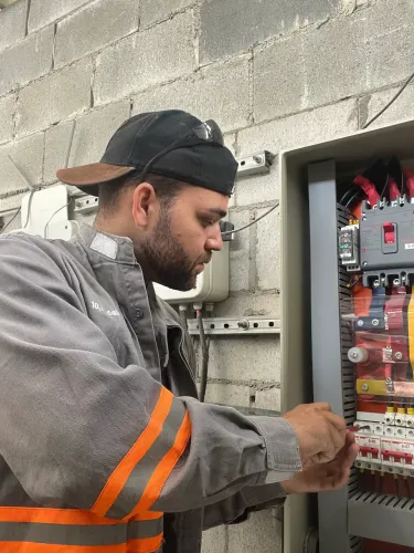 Eletricista 24h atendimento rápido e profissional *