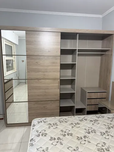 Quarto de casal completo! Cama, colchão, roupeiro, guarda-roupa, cômoda, criados mudos