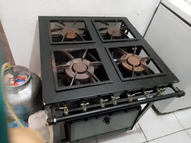 Fogao profissional 4 bocas +forno 