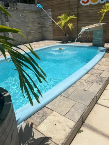 Piscina de fibra completa usada - medindo 4,97 x 2,77 e 1,30 profundidade