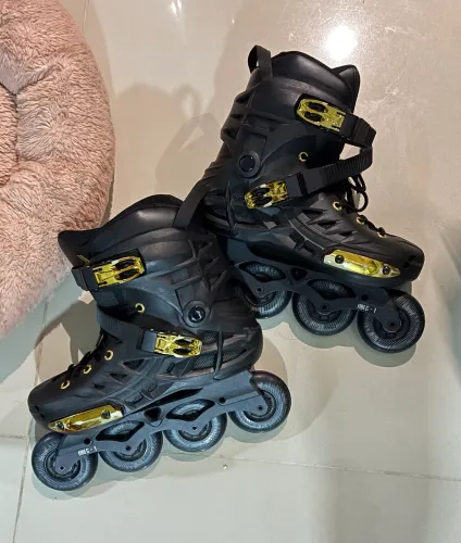 Patins Oxer Darkness Gold In Line Freestyle Abec 7 tamanho 39 (serve para 38 também)