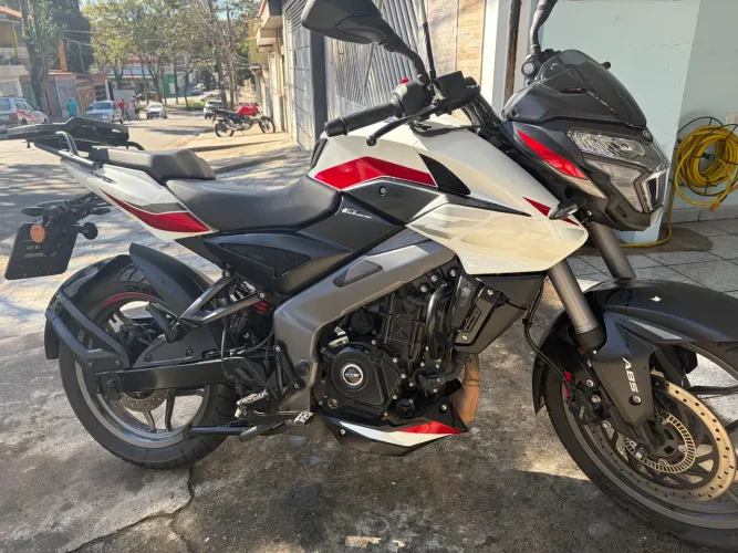 Bajaj ns 200