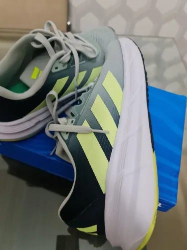 Tênis adidas
