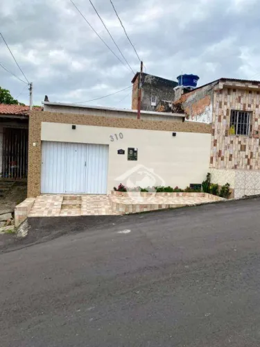 Casa à Venda no 18 do Forte Localização Privilegiada, Próxima de Tudo!