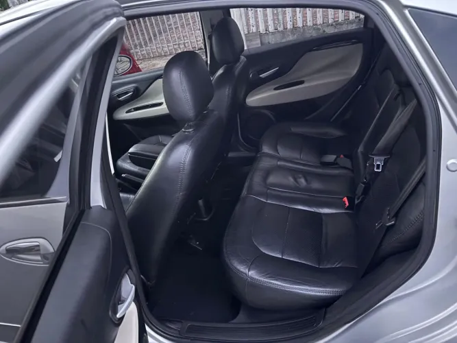 Fiat Linea Essence 1.8 Flex 16V 4P 2016