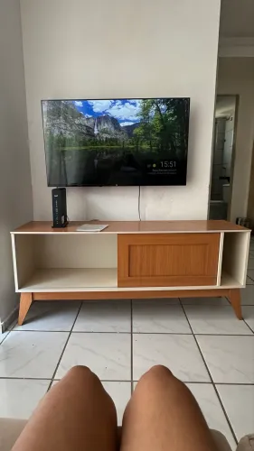 Rack Bancada Para TV Até 55 Polegadas 1,36m Ripado Impressão 3D 1 Porta Cedro Aruba EDN