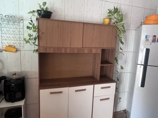 Armário de cozinha em ótimo estado