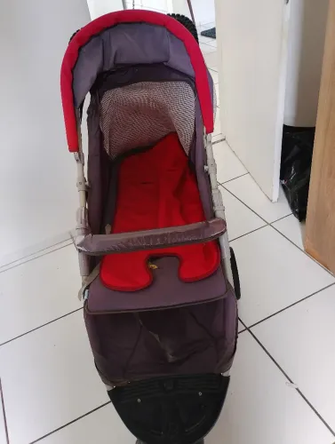 Carrinho pra bebê super conservado 