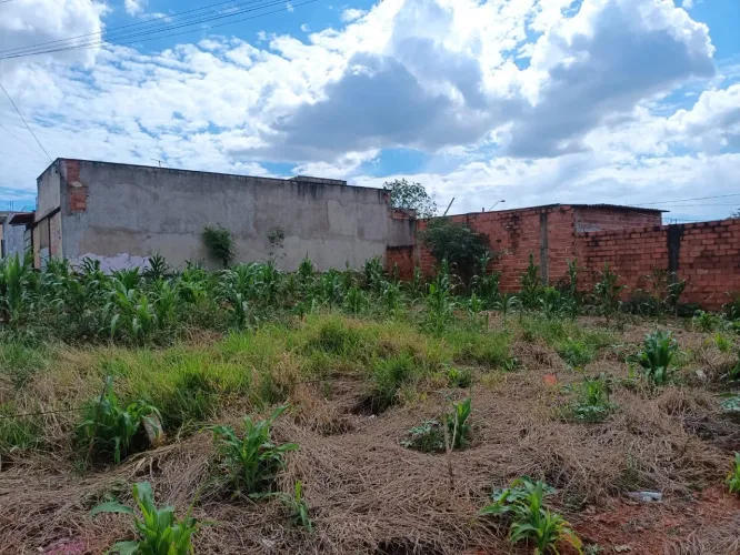 Lote no Residencial Fonte das Águas - aceito carro ou moto