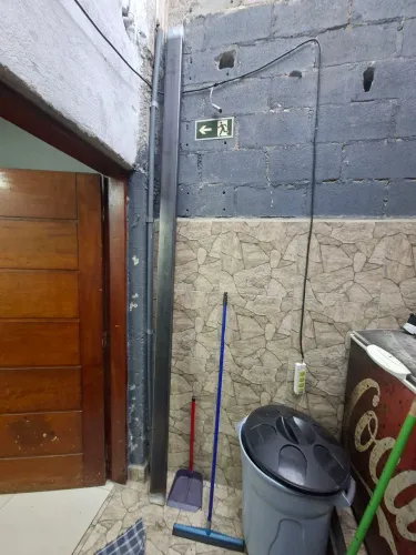02 VIGAS DE FERRO EM U de 3 metros cada