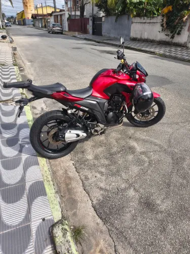 Moto impecável semi-nova tudo dia
