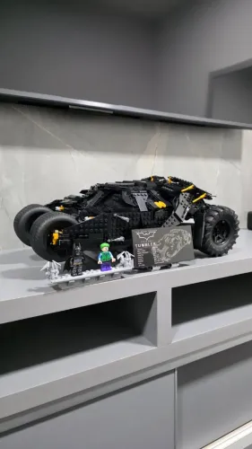 Lego Tumbler do Batman modelo 76240 montado