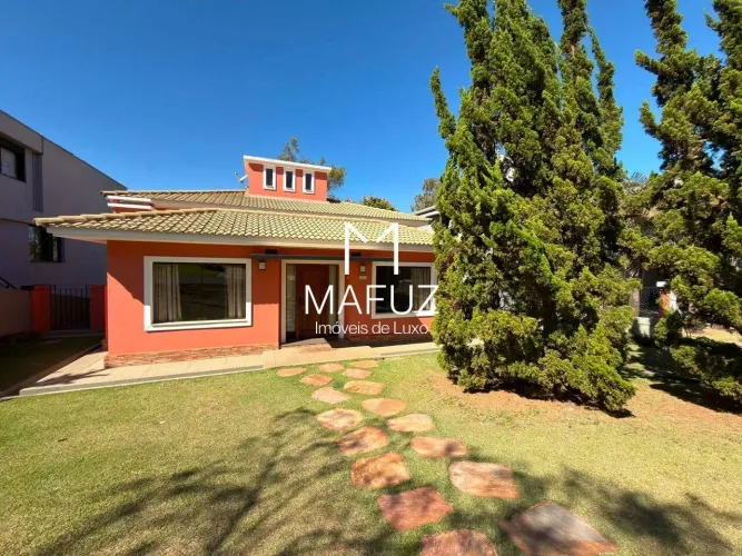 CASA A VENDA ESTILO COLONIAL RECÉM-REFORMADA COM 2 SUÍTES E VISTA DEFINITIVA Casa em Condo