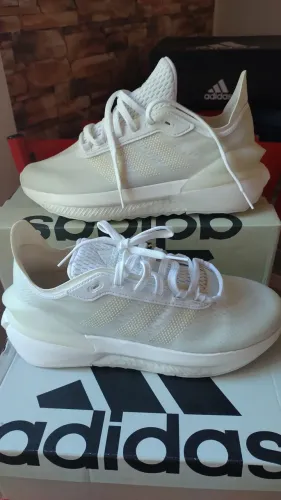 Tênis Adidas Avryn Boost e Bounce branco 35