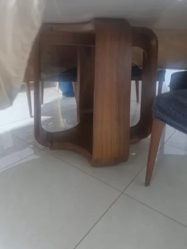 Mesa com tampo de vidro