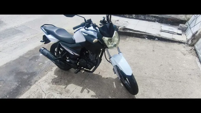 Moto está em ótimo estado, pronta para uso e muito conservada.